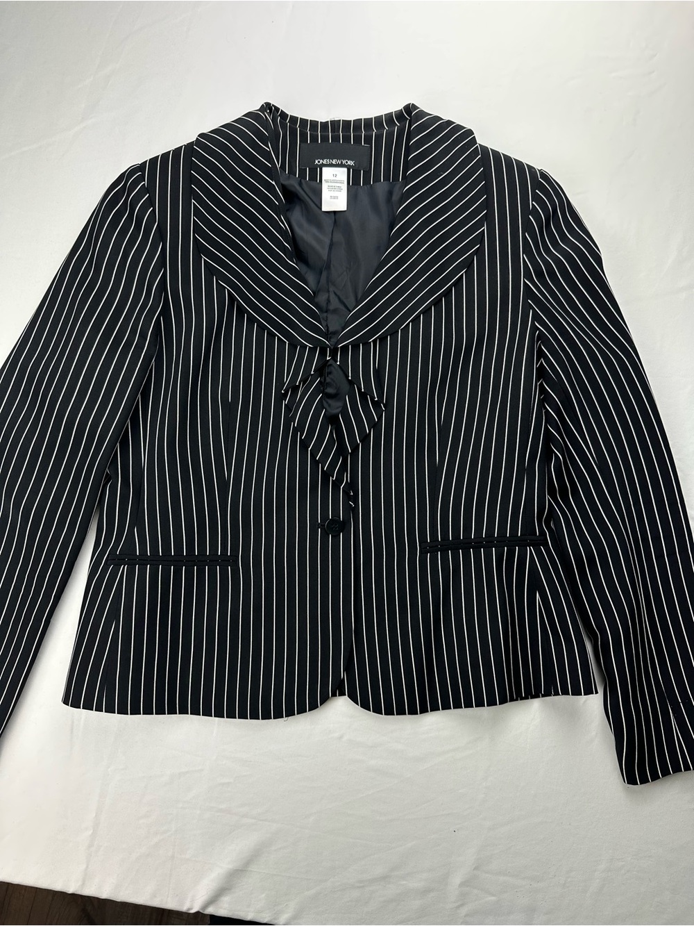 Vtg Jones New York Pinstripe Ruffle Blazer Jacket Office Career Y2K Indie Goth